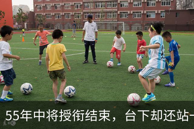55年中将授衔结束，台下却还站一人，周总理询问原因：没念我名字